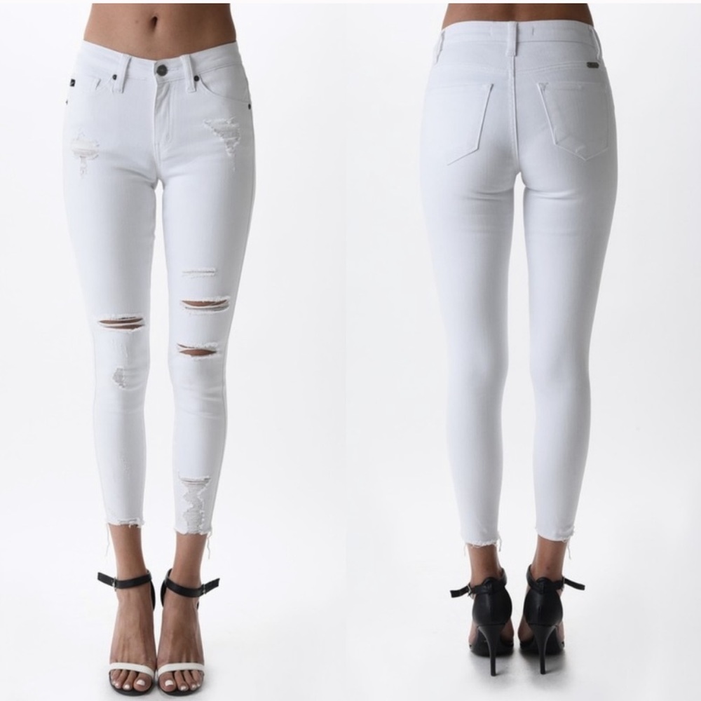 🌟LAST PAIR !🌟 Distressed Whites Skinnies